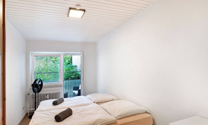 Dossenheim Apartment | Apartment 'Königs Pension' with Balcony