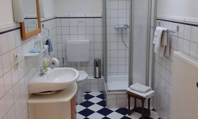 Ehrenberg Apartment | Apartment Kreuzberg 65sqm with terrace - Weiherhof