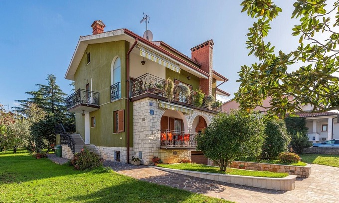 Spadici Apartment | Apartment Kristina II with Balcony