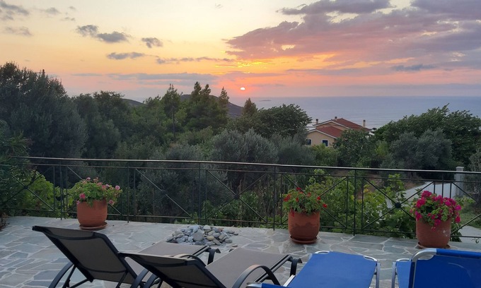 Sipiada Apartment | Apartment Kymi with fantastic sea views