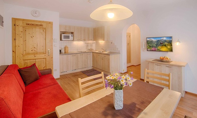 Valle Aurina Apartment | Apartment "Löfflerblick A Dreiherrenspitze" with Mountain View, Wi-Fi & Jacuzzi