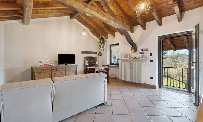 Borgomanero Apartment | Apartment 'L' Antico Fienile' with Private Garden, Wi-Fi and Air Conditioning