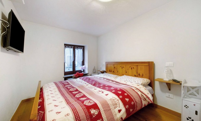 La Salle Apartment | Apartment 'L'archetto Valle D'Aosta' with Mountain View and Wi-Fi