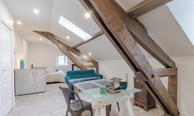 Perigueux Apartment | Apartment 'l'Azure' with Wi-Fi