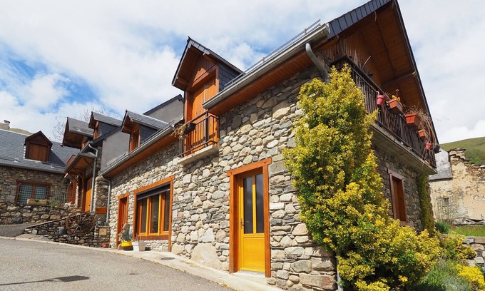 Cazeaux-de-Larboust Apartment | Apartment 'La Grange' with Mountain View, Private Garden and Wi-Fi