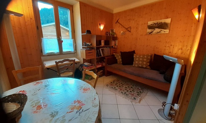 Les Tines Apartment | Apartment 'La Mer De Glace' with Mountain View and Wi-Fi