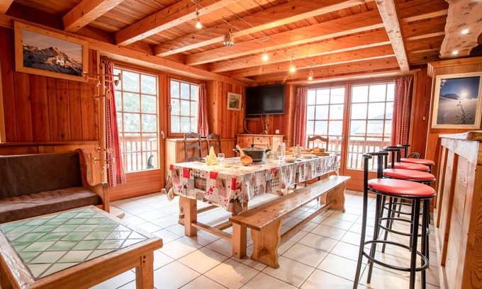 Sollieres-Sardieres Apartment | Apartment 'L'erelaz' with Mountain View and Wi-Fi