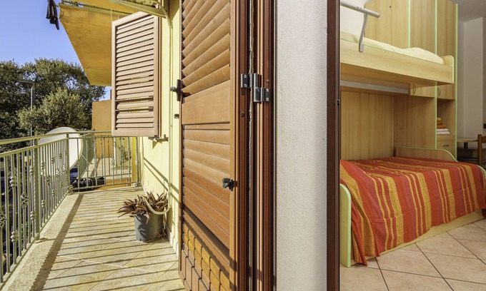 La Caletta Apartment | Apartment 'La Caletta A Due Passi Dal Mare ' with Mountain View, Balcony and Air Conditioning