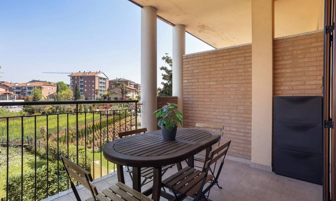 Agrate Brianza Apartment | Apartment 'La Casa Di Cami' with Balcony and Wi-Fi