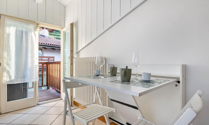 Mori Apartment | Apartment 'La Casa Del Gelso' with Mountain View, Balcony and Wi-Fi