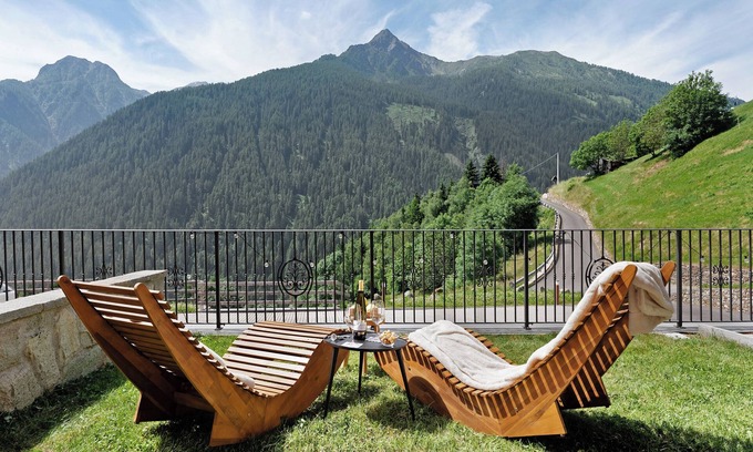 Rabbi Apartment | Apartment 'La Casa Di Larice' with Mountain View, Private Terrace and Wi-Fi