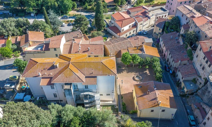 Bibbona Apartment | Apartment La Casina di Gigliola with Garden & A/C