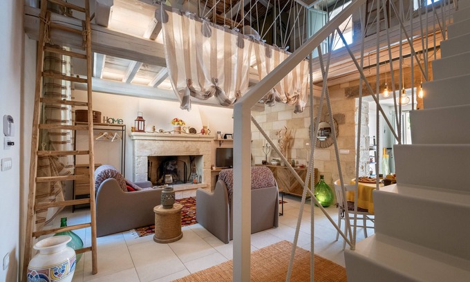 Muro Leccese House | Apartment "La Dimora Elia'" with Private Garden & Wi-Fi