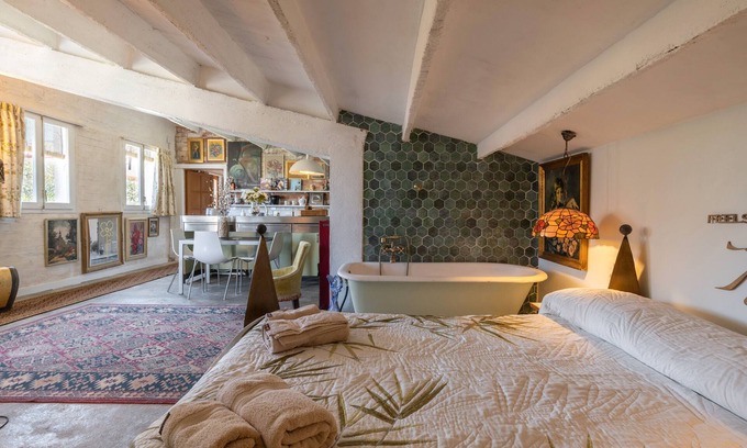 Riudecanyes Apartment | Apartment 'La Fabriqueta Deluxe' with Mountain View, Wi-Fi and Air Conditioning