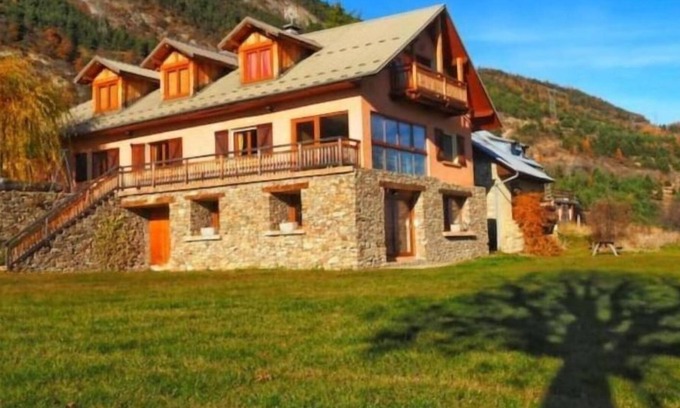 Chateauroux-les-Alpes Apartment | Apartment La Ferme des Ecrins in Embrun - 6 persons, 3 bedrooms