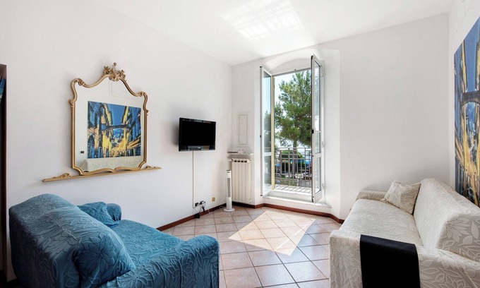 Arenzano Apartment | Apartment 'La Finestra Sul Mare' with Sea View and Balcony