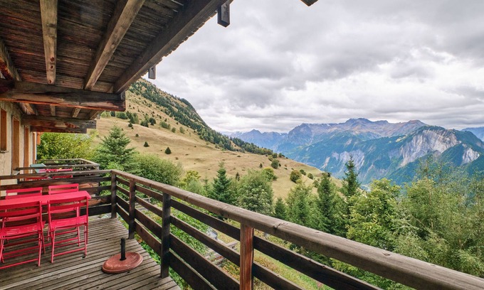 Villard-Reculas Apartment | Apartment 'La Forêt' with Mountain View, Balcony and Wi-Fi