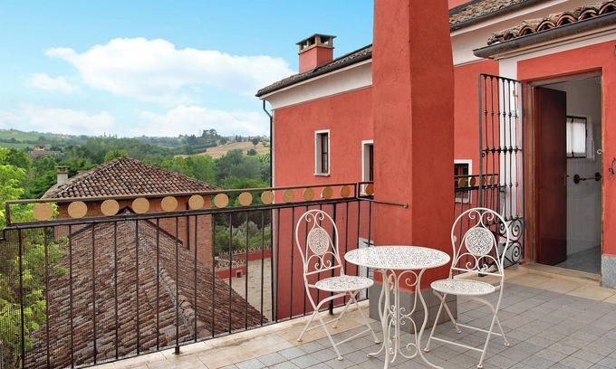 Costigliole d'Asti Apartment | Apartment 'La Rocca di Efisio - Barbera' with Private Terrace, Wi-Fi and Air Conditioning