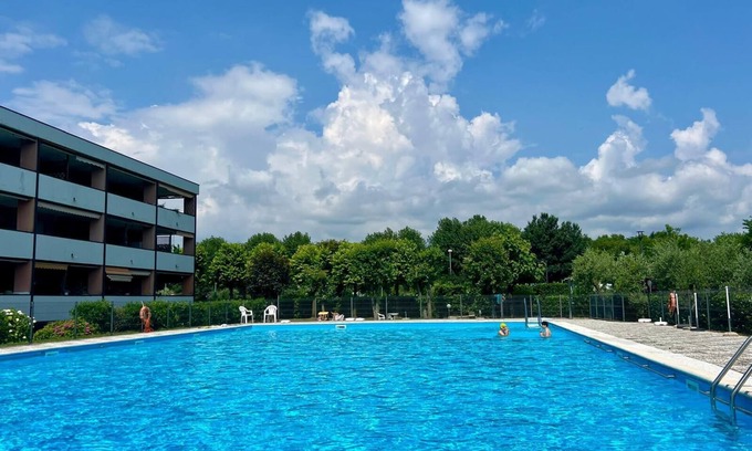 Manerba del Garda Apartment | Apartment 'La Romantica' with Shared Pool, Wi-Fi and Air Conditioning
