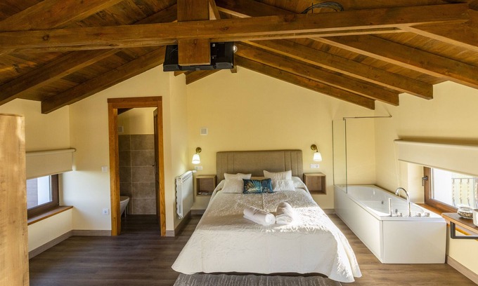 Navia Apartment | Apartment La LLonga-Casona del Campo in western Asturias