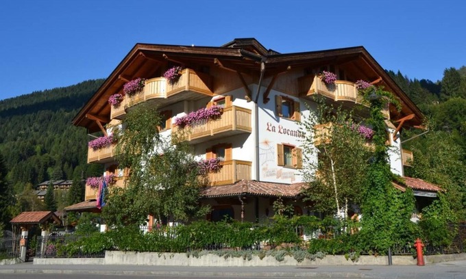 Giustino Apartment | Apartment La Locanda Bilocale 4 persone with Mountain View, Balcony & Wi-Fi