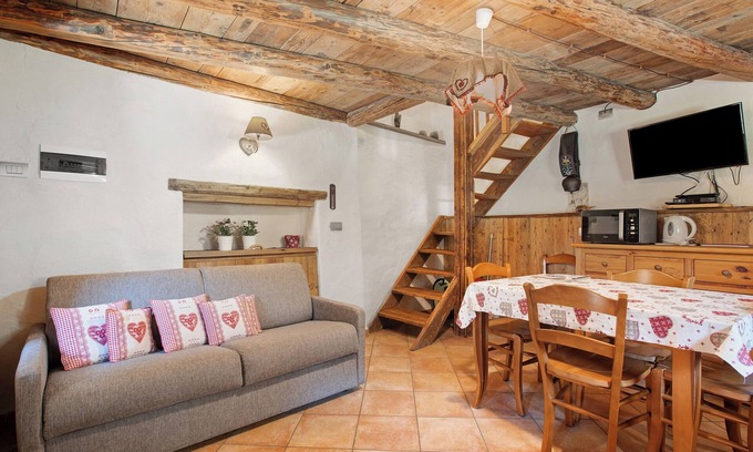 Charvensod Apartment | Apartment 'La Meisonetta' with Shared Terrace, Shared Garden and Wi-Fi