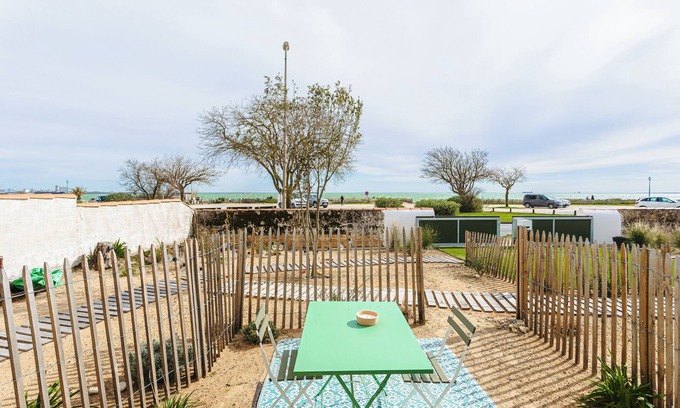 Rivedoux-Plage Apartment | Apartment 'La Plage, T2' with Sea View, Private Terrace and Wi-Fi