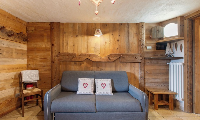 Charvensod Apartment | Apartment 'La Remisa' with Shared Terrace, Shared Garden and Wi-Fi