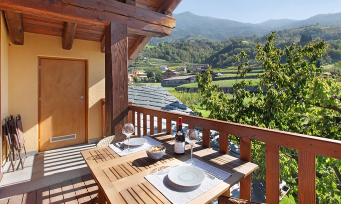 Pont Suaz Apartment | Apartment 'La Vigne De Papagran App6' with Mountain View, Shared Garden and Wi-Fi