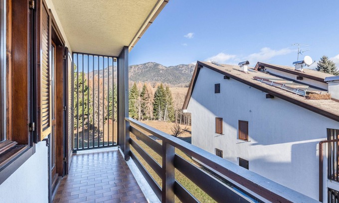 Dosso Veronza Apartment | Apartment 'Lagorai 16 Villaggio Veronza' with Mountain View, Shared Garden and Balcony