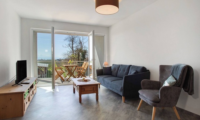 Waggershausen Apartment | Apartment 'Landglück Hof' with Lake View, Shared Garden and Wi-Fi