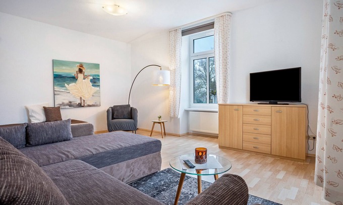 Muritz Apartment | Apartment 'Landhaus 5' with Shared Garden, Balcony and Wi-Fi