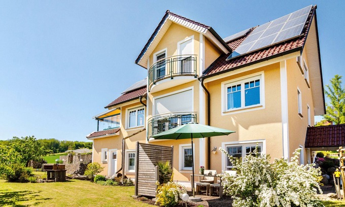 Hofgeismar Apartment | Apartment 'Lavendel' with Private Terrace and Wi-Fi