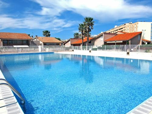 Saint-Cyprien Plage Apartment | Apartment Le Clos de St Cyprien-6 by Interhome