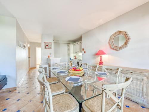 La Mole Apartment | Apartment Le Clos des Vignes by Interhome
