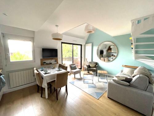 Tourgeville Apartment | Apartment Le Fairway-5 by Interhome