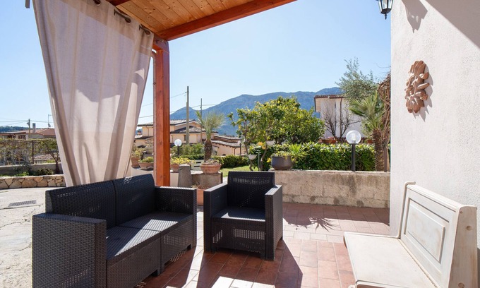 Irgoli Apartment | Apartment 'Le Lantane 2' with Mountain View, Wi-Fi and Air Conditioning