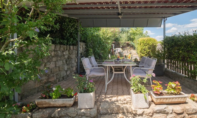 Payzac Apartment | Apartment 'Le Mas De La Blache' with Mountain View and Wi-Fi
