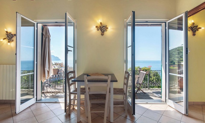 Pieve Ligure Apartment | Apartment 'Le Pale - Girasole' with Sea View, Wi-Fi and Air Conditioning