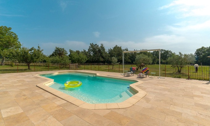Mallemort Apartment | Apartment 'Le Pas Des Lanciers' with Shared Pool, Private Terrace and Private Garden