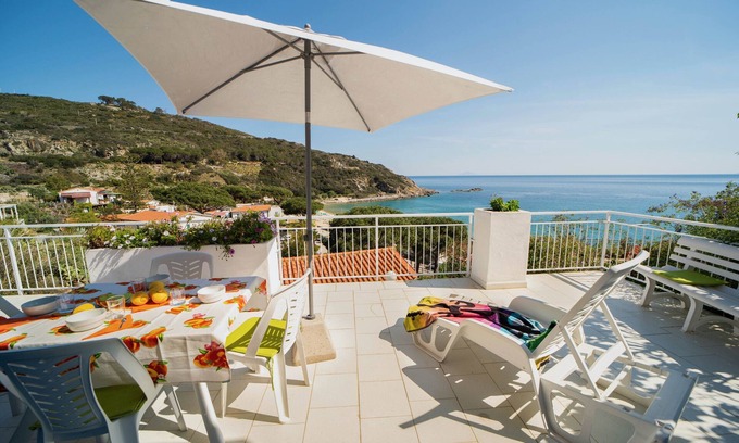 Cavoli Apartment | Apartment "Le Sirene Bilo 1" with Sea View, Terrace and Wi-Fi