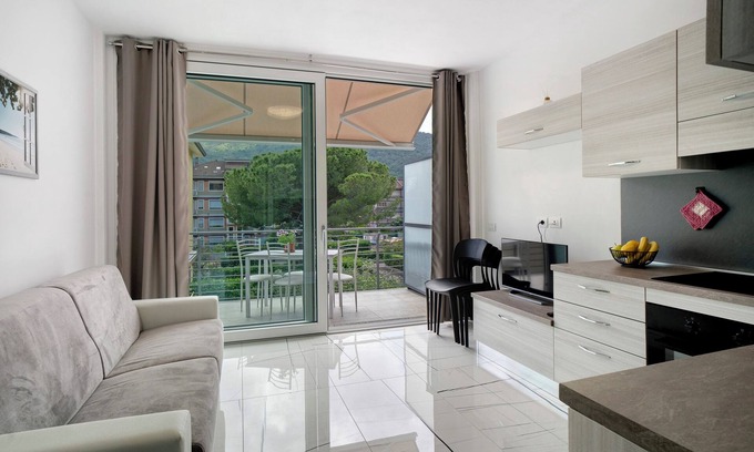 Marina di Andora Apartment | Apartment 'Le Vigne Marina Di Andora' with Balcony, Wi-Fi and Air Conditioning