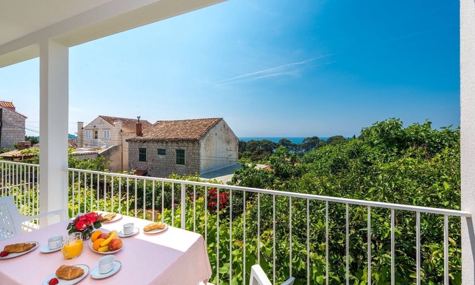 Pile Apartment | Apartment Lena - Three-Bedroom Apartment with Balcony and Sea View
