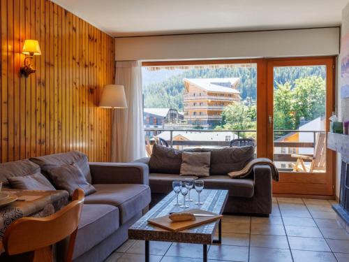 Saint-Pierre-de-Clages Apartment | Apartment Les Platanes E3 by Interhome