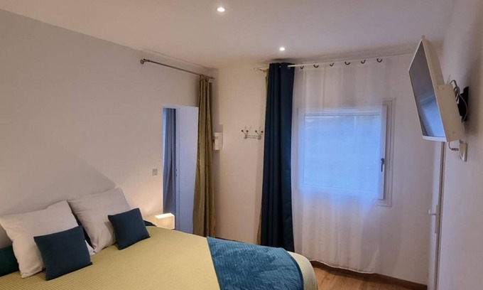 La Salvetat-sur-Agout House | Apartment 'Les Tables Aux Vaches-Chambre Agout' with Private Terrace, Private Garden and Wi-Fi