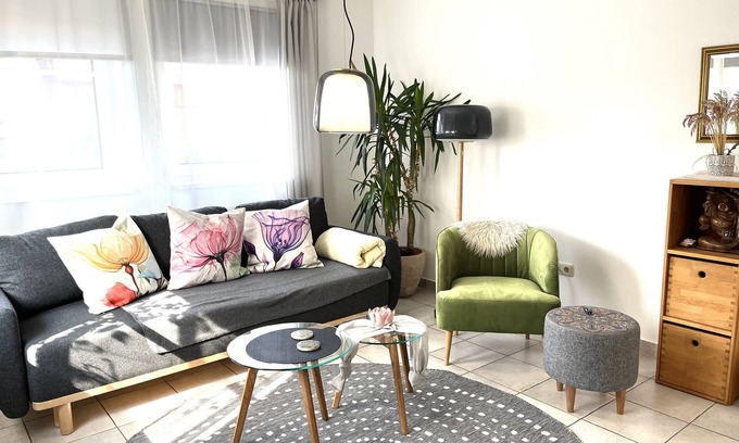 Bastheim Apartment | Apartment 'Lichte Wohnung Zum Wohlfühlen' with Balcony and Wi-Fi