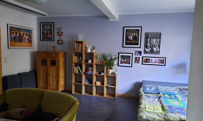 Fritzlar Apartment | Apartment Lila Zimmer - Ferienwohnungen Alter Frisörsalon