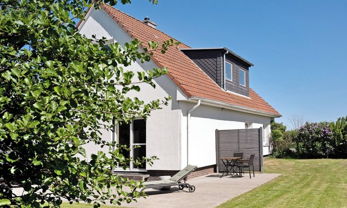 Schleswig-Holstein North Sea Coast Apartment | Apartment 'Links' with Private Terrace and Private Garden