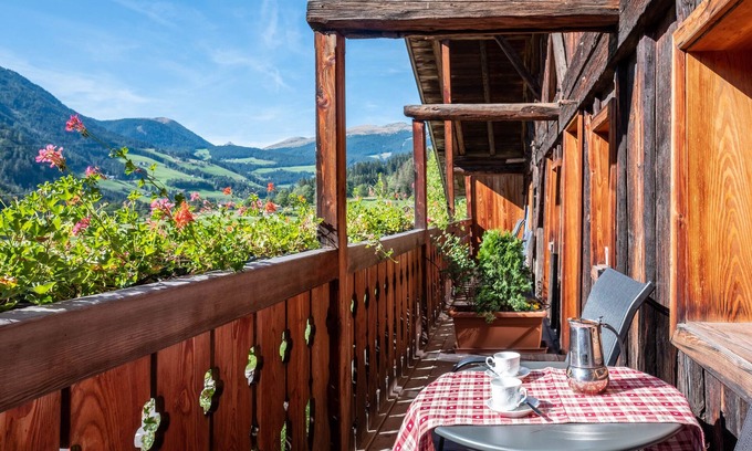 Sarntal Apartment | Apartment "Linde - Fiechterhof" with Shared Open Terrace, Garden & Wi-Fi