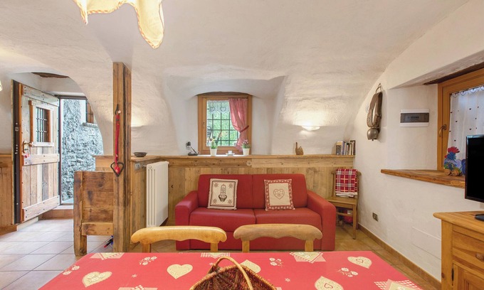 Charvensod Apartment | Apartment 'Lo Baou' with Shared Terrace, Shared Garden and Wi-Fi